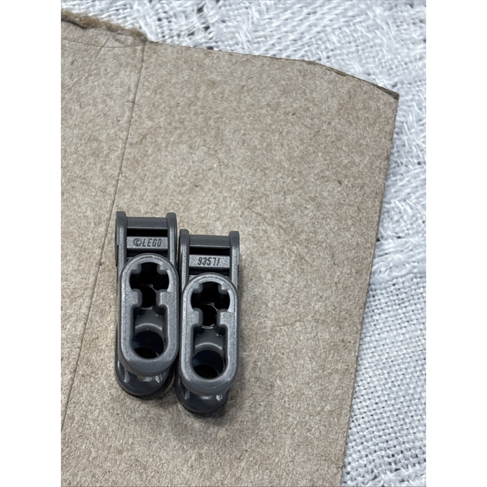 Lego‎ 2   Dark Bluish Gray Technic Axle Connectors 2 x 3 w/ Ball Joint - Picture 3 of 3